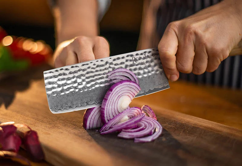 Japoński nóż dla mistrzów kulinarnych i początkujących.