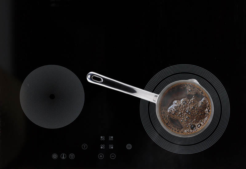 Odpowiednia do wszystkich płyt kuchennych, w tym indukcyjnych.